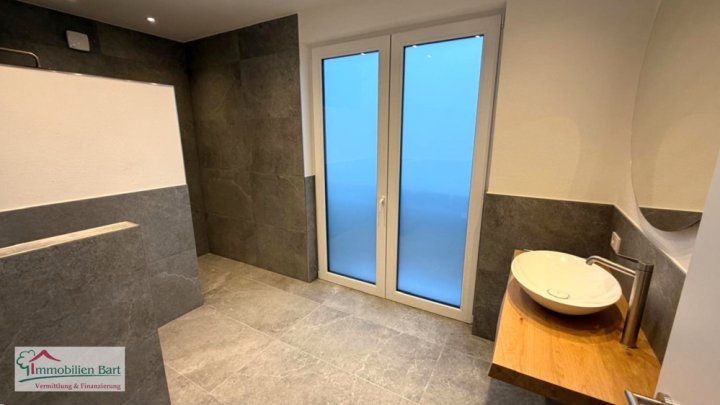 KEINE PROVISION/KOSTEN! - NEUES GR. PENTHOUSE IN NENNIG AB SOFORT ZU VERMIETEN!