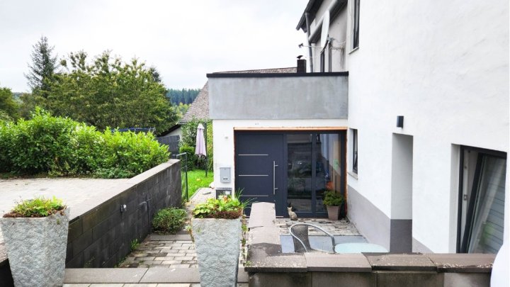 Historischer Charme trifft Rendite: Mehrfamilienhaus mit 4 Einheiten in Damflos