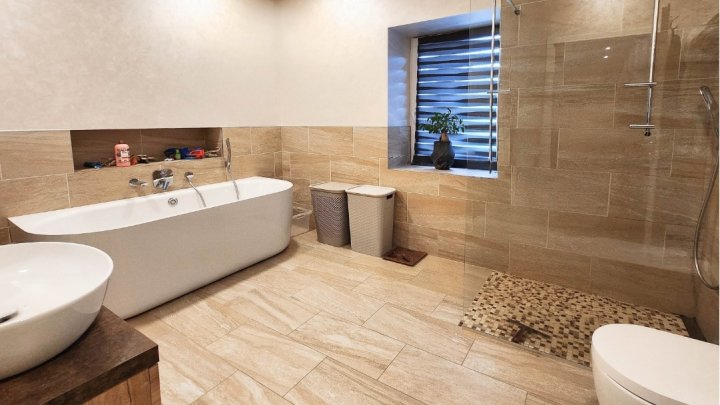 Historischer Charme trifft Rendite: Mehrfamilienhaus mit 4 Einheiten in Damflos