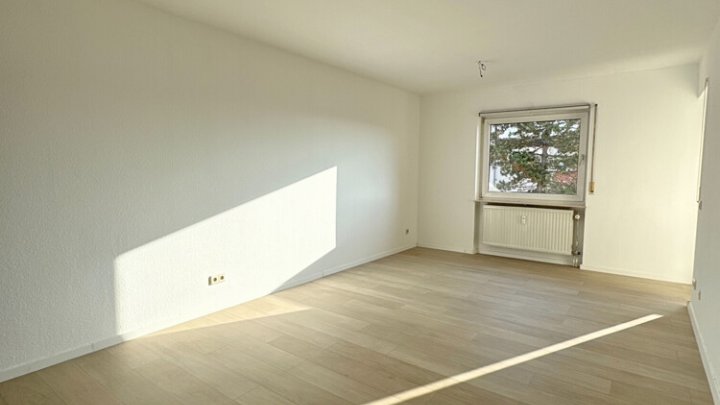 Gepflegte 2-ZKB-Wohnung mit Balkon & Außenstellplatz