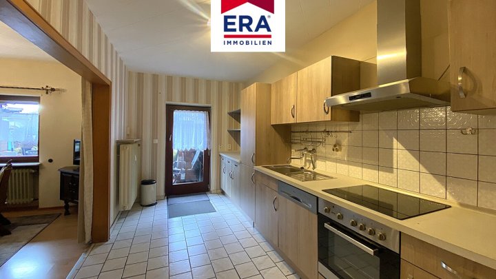 EINFAMILIENHAUS MIT EINLIEGERWOHNUNG, RUHIGE LAGE, GROSSROSSELN/KARLSBRUNN