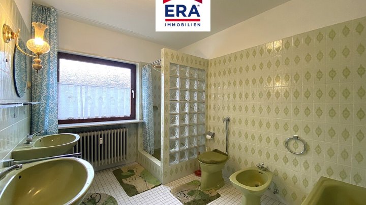 EINFAMILIENHAUS MIT EINLIEGERWOHNUNG, RUHIGE LAGE, GROSSROSSELN/KARLSBRUNN