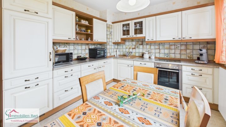 ZWEIFAMILIENHAUS MIT GARAGEN UND GARTEN BEI ORSCHOLZ