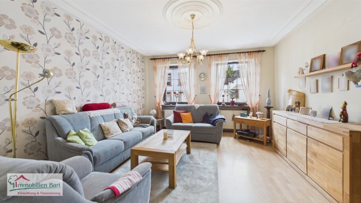 GRENZE L-SCHENGEN: GEPFLEGTES WOHNHAUS MIT GARTEN UND GARAGE