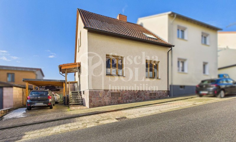 Gepflegtes Einfamilienhaus mit 4 Zimmern, 2 Bädern, Terrasse, Carport - Nähe Stadtpark St. Ingbert