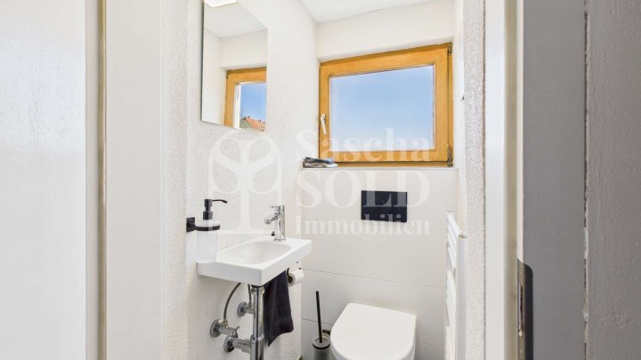 Gepflegtes Einfamilienhaus mit 4 Zimmern, 2 Bädern, Terrasse, Carport - Nähe Stadtpark St. Ingbert