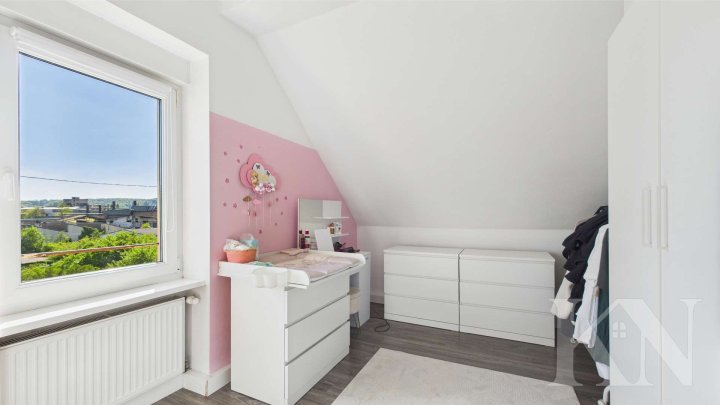 Einziehen & wohlfühlen: Sanierte 4-Zimmer-Dachgeschosswohnung in Brebach