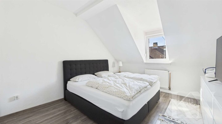 Einziehen & wohlfühlen: Sanierte 4-Zimmer-Dachgeschosswohnung in Brebach