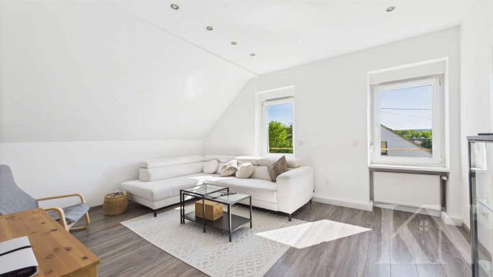 Einziehen & wohlfühlen: Sanierte 4-Zimmer-Dachgeschosswohnung in Brebach