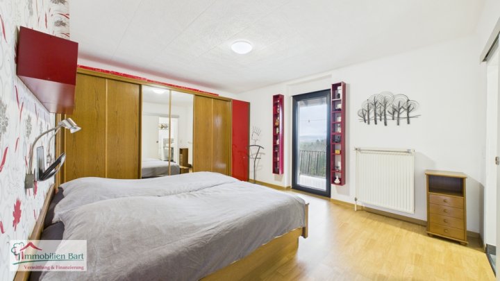 METTLACH-NOHN: WOHNHAUS MIT 2 WOHNUNGEN / GARAGE / GARTEN IN RUHIGER WOHNLAGE!