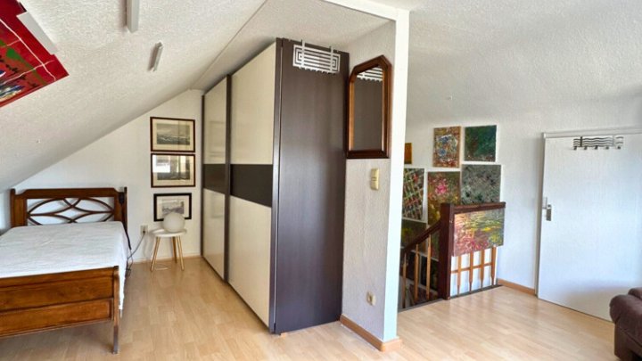 Einfamilienhaus mit Wintergarten, Garage + parkähnlichem Garten