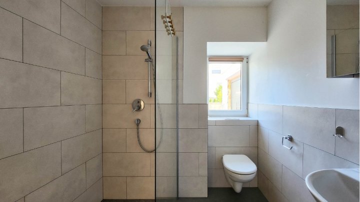 Moderne 2-Zimmer Erdgeschosswohnung mit Terrasse in Damflos