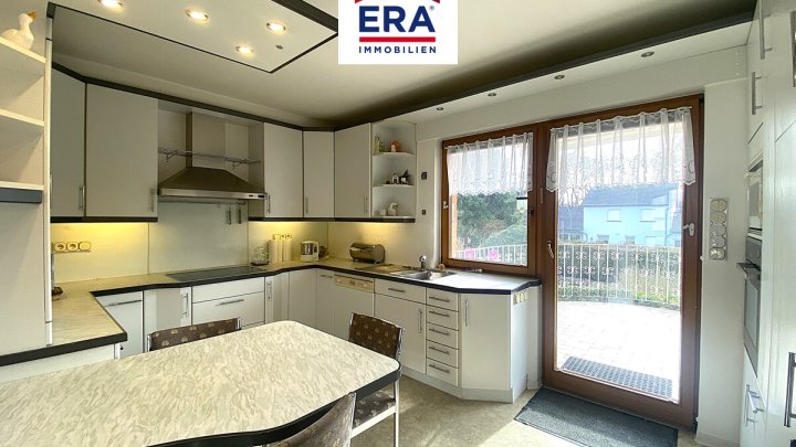 KEINE VERMITTLUNGSGEBÜHREN ! EINFAMILIENHAUS, FREISTEHEND,RUHIGE LAGE IN SCHOENECK/FR, NÄHE SB