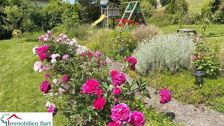 WOHNHAUS MIT SEPARATEM BAUGRUNDSTÜCK IN GRENZNÄHE