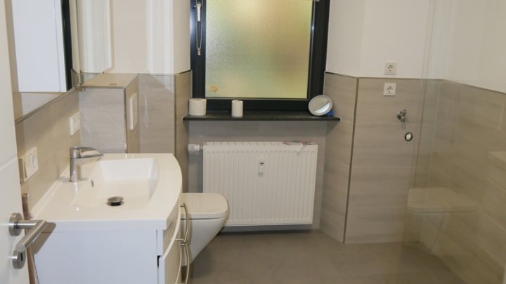 Renditeobjekt - 2 Häuser - 5 Wohnungen - ein Preis