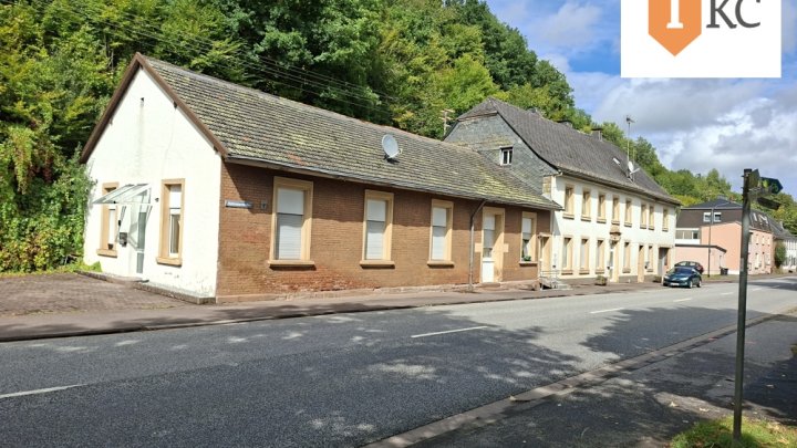 Renditeobjekt - 2 Häuser - 5 Wohnungen - ein Preis