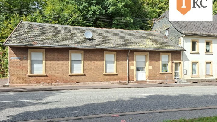 Renditeobjekt - 2 Häuser - 5 Wohnungen - ein Preis