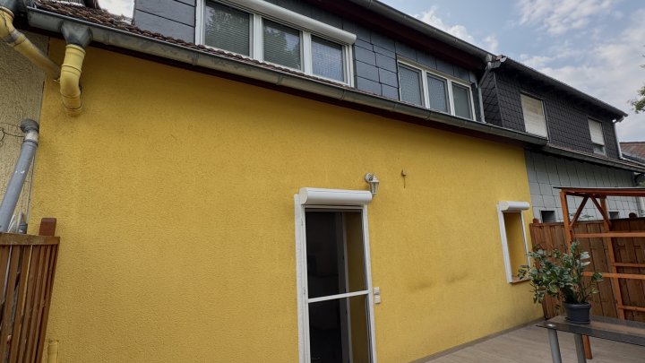 Als Kapitalanlage oder Eigenbedarf kleines Reihenhaus zentral gelegen mit Terrasse ohne Wiesenfläche