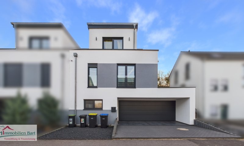 PERL-SINZ: MODERNE DOPPELHAUSHÄLFTE MIT HOCHWERTIGER AUSSTATTUNG UND GARTEN