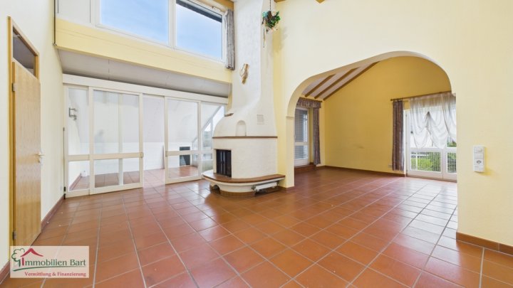 WOHNHAUS MIT 458 M² WOHNFLÄCHE IN LOSHEIM-HAUSBACH