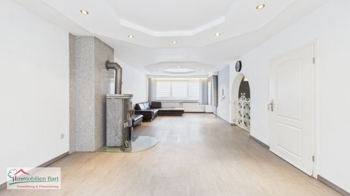 267 M² WOHNFLÄCHE! WOHNHAUS MIT GARTEN + GARAGE