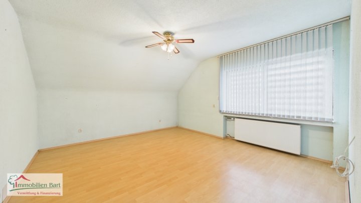 267 M² WOHNFLÄCHE! WOHNHAUS MIT GARTEN + GARAGE