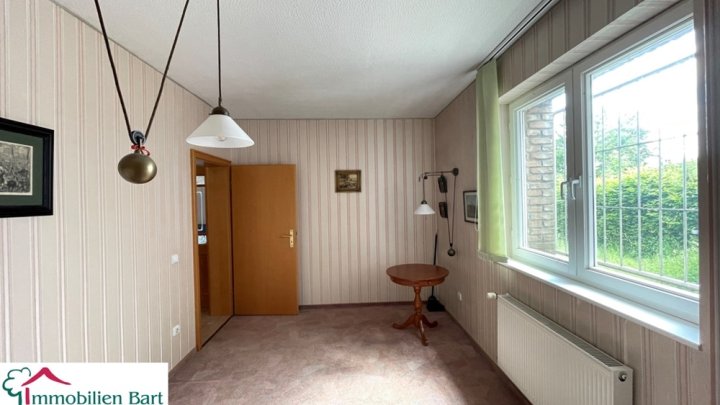 GRENZNÄHE: 2 WOHNHÄUSER AUF 33 AR