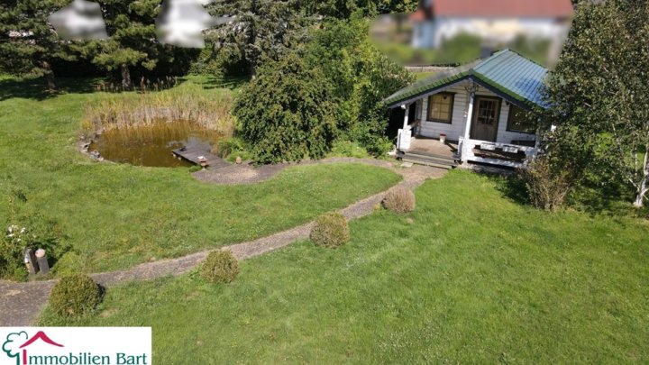 GRENZNÄHE: 2 WOHNHÄUSER AUF 33 AR