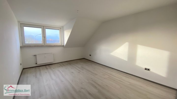 PERL: 95 M² RENOVIERTE WOHNUNG IN SEHR GUTER WOHNLAGE!