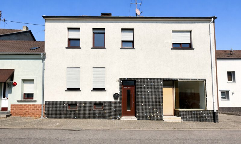 Großes Einfamilienhaus mit Garten in Wallerfangen-St. Barbara