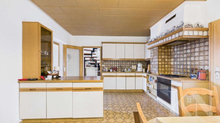 Geräumiges Einfamilienhaus mit Garten, Garage und vielfältigen Möglichkeiten!