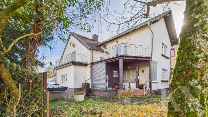 Geräumiges Einfamilienhaus mit Garten, Garage und vielfältigen Möglichkeiten!