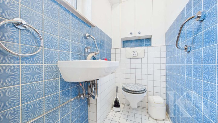 Charmantes Einfamilienhaus mit großem Balkon und Garten