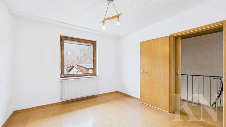 Charmantes Einfamilienhaus mit großem Balkon und Garten