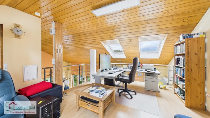 ATTRAKTIVES 192 M² WOHNHAUS + 80 M² GARAGE IN TOP LAGE!