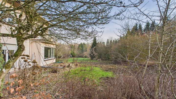 Ihr Rückzugsort im Grünen – mit parkähnlichem Gartenparadies und 1.400 m² Bauland nach § 34 BauGB!