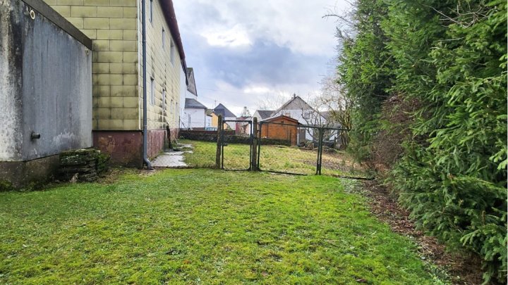 Sanierungs- & Entwicklungsobjekt mit Ausbaupotenzial in Damflos