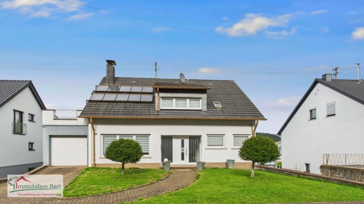 REHLINGEN:

WOHNHAUS / 267 M² WOHNFLÄCHE / GR. GARTEN / GARAGE / CARPORT / WEITBLICK!