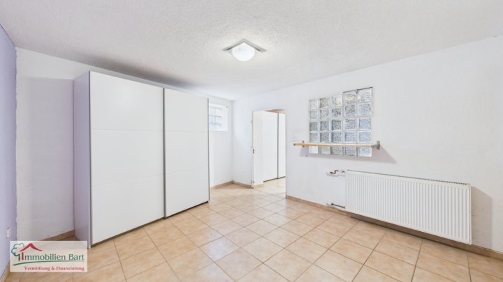 REHLINGEN:

WOHNHAUS / 267 M² WOHNFLÄCHE / GR. GARTEN / GARAGE / CARPORT / WEITBLICK!