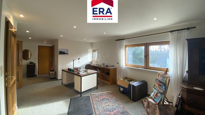 KEINE VERMITTLUNGSGEBÜHREN ! EINFAMILIENHAUS, FREISTEHEND,RUHIGE LAGE IN SCHOENECK/FR, NÄHE SB