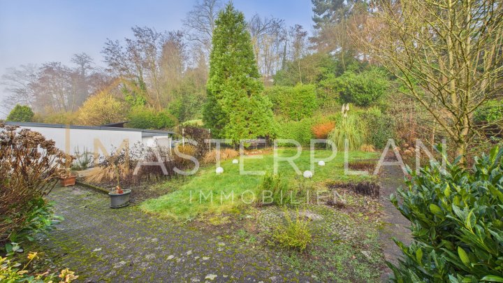 Freistehendes Dreifamilienhaus in ruhiger Lage