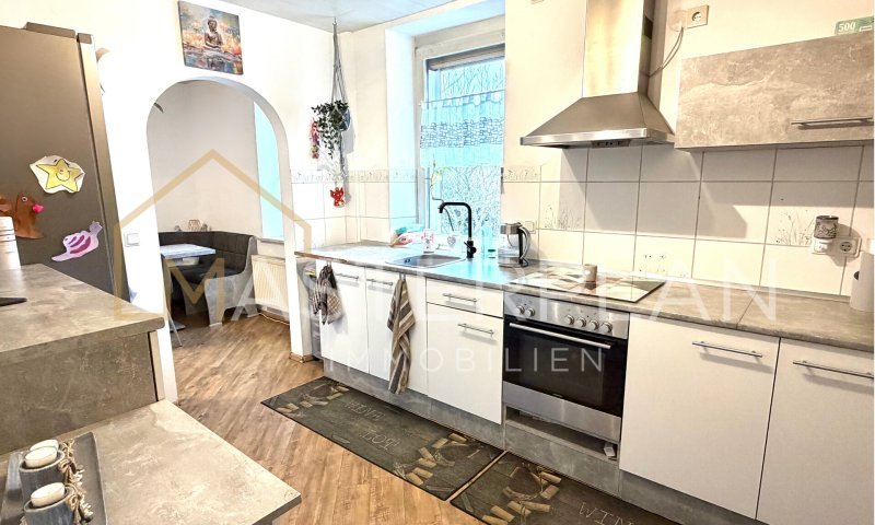 Einfamilienhaus mit zusätzlichem Wohngebäude auf großzügigem Grundstück