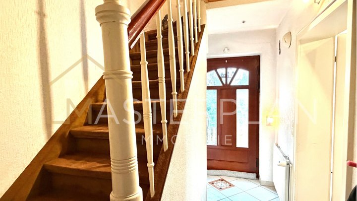 Einfamilienhaus mit zusätzlichem Wohngebäude auf großzügigem Grundstück