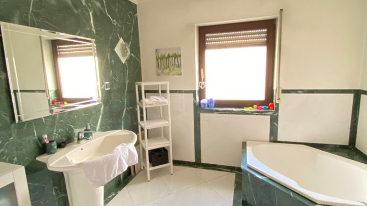 Luxuriöses saniertes 4-FH + Büro in zentraler Lage nahe Saarlouis