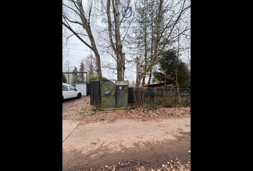 Stellplätze und Eingang