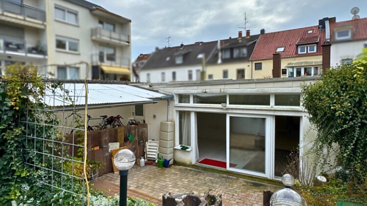 Wohn- und Geschäftshaus, 410m² Gesamtfläche in ruhiger Seitenstraße von Saarbrücken-West