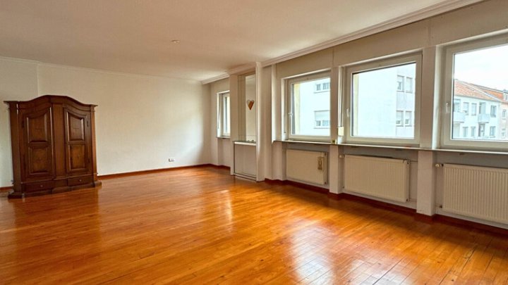 Wohn- und Geschäftshaus, 410m² Gesamtfläche in ruhiger Seitenstraße von Saarbrücken-West