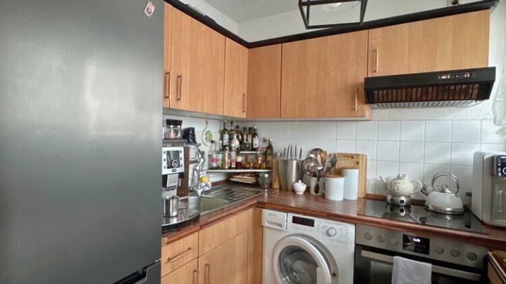 Gut vermietete 3-ZKB Maisonette-Wohnung mit Dachterrasse + Stellplatz