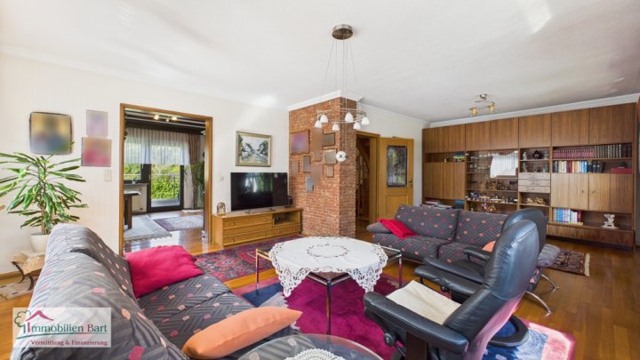 METTLACH-SAARHÖLZBACH: WOHNHAUS MIT 3 SCHLAFZIMMERN + BLICK INS GRÜNE