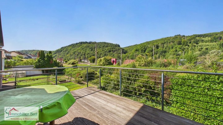 METTLACH-SAARHÖLZBACH: WOHNHAUS MIT 3 SCHLAFZIMMERN + BLICK INS GRÜNE